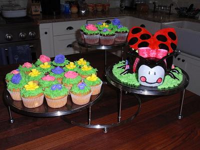 LadyBug and Cupcakes - Cake by Dayna Robidoux
