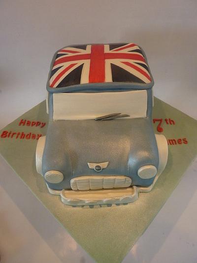 Classic mini  - Cake by Dawn and Katherine