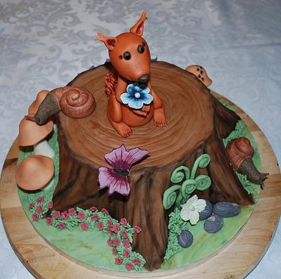 Tree tunk cake with squirrel - Cake by Simone Barton