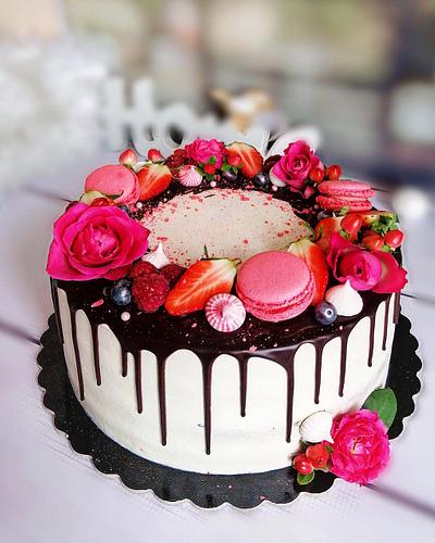  Narodeninová drip torta - Cake by Cakes Julia 