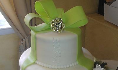 Pearls and Bow - Cake by Sere
