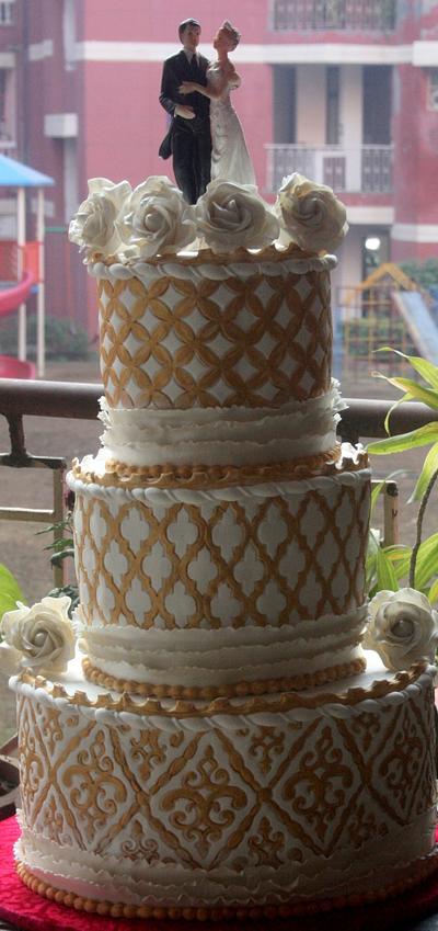 Pearl White and Gold Wedding - Cake by Ancy