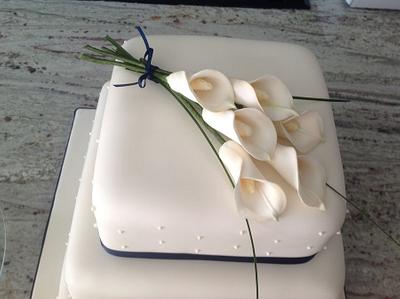 Cala lily wedding cake - Cake by Justmunchkins