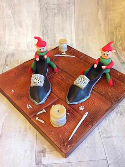 The Elves and the shoemaker Grimms fairytale collaboration  - Cake by Daisycupcake