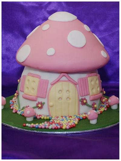 Toadstool cake - Cake by Cushty cakes 