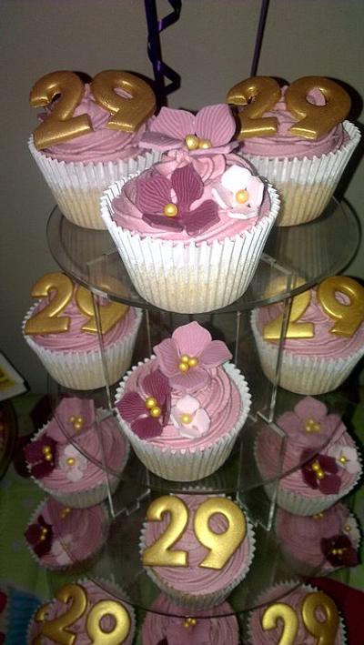29th Birthday cupcakes hydrangea and gold - Cake by Krumblies Wedding Cakes