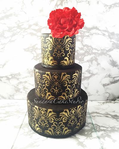 Black and gold - Cake by Sherikah Singh 