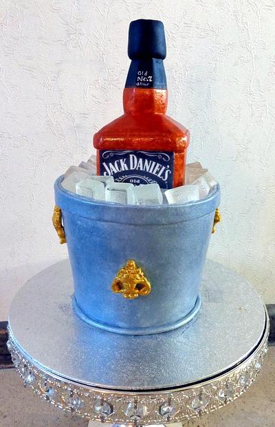 Bottle of whiskey - Cake by keksa