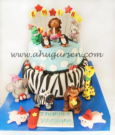 Jungle Animals Cake - Cake by ahugursen