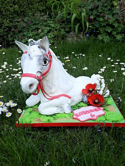 White horse  - Cake by Zuzana Bezakova