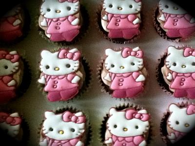 Hello Kitty - Cake by May Aireene  Galvez