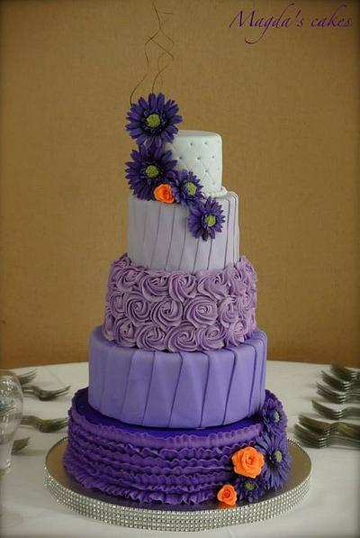Purple gerbera daisies - Cake by Magda's cakes