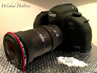 Canon EOS 5D Mark II - Cake by Latisha