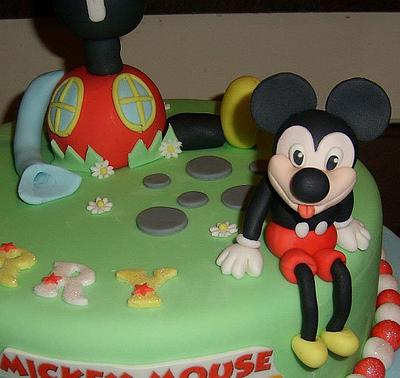 Mickey!!! - Cake by Sparkle Cupcakes