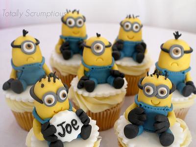 Minions - Cake by Totally Scrumptious