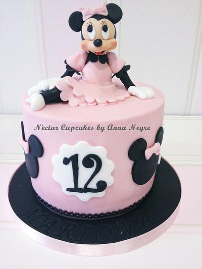 Minnie fondant cake - Cake by nectarcupcakes