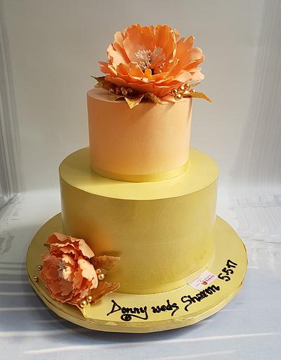 A touch of Gold  - Cake by Michelle's Sweet Temptation