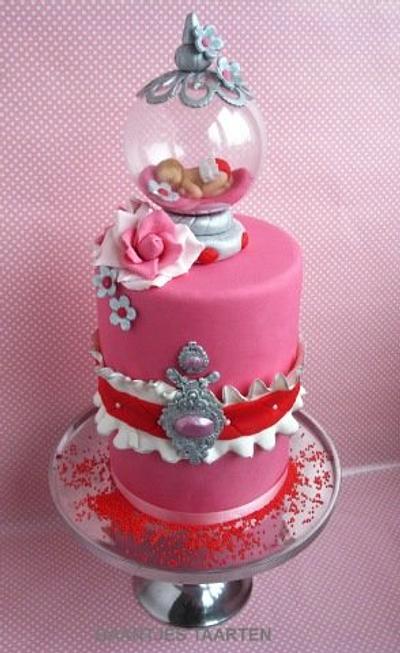 Baby in a bal. - Cake by Daantje
