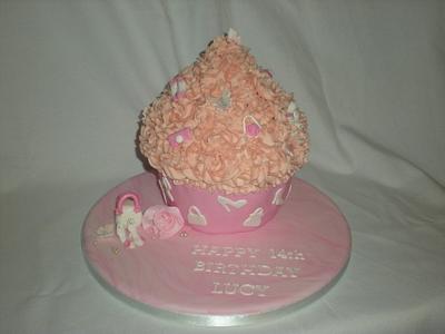 shoe and handbag themed giant cupcake - Cake by The Snowdrop Cakery