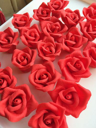Red roses - Cake by Susanna Sequeira