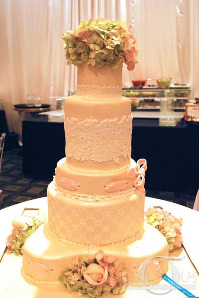 Orly's Wedding cake - Cake by Paola Cake Atelier