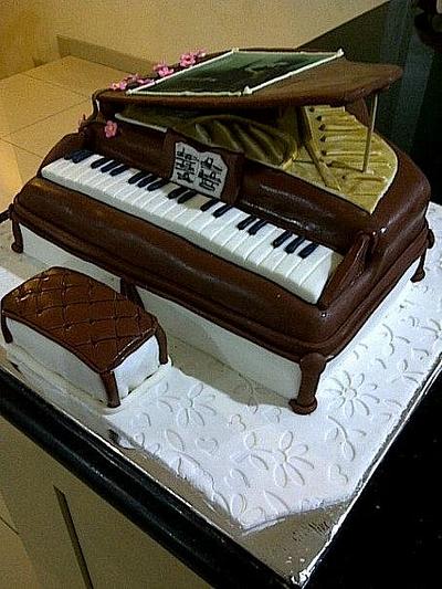 The Piano Cake - Cake by Thia Caradonna