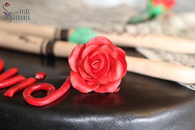 Music Sheets, Roses and Drumsticks - Cake by Lilas e Laranja (by Teresa de Gruyter)