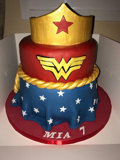 Wonder Woman cake - Cake by Becky's Cakes Spain