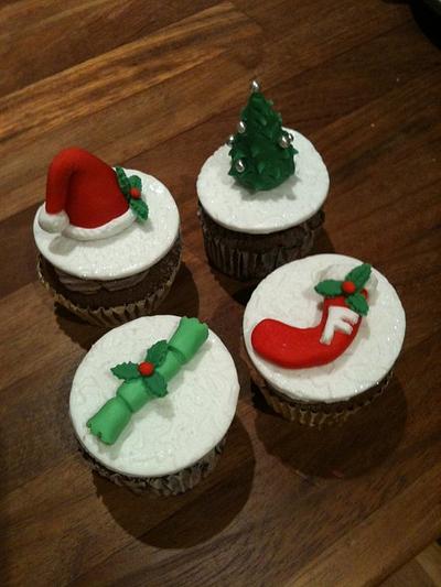 Christmas Cupcakes for the family - Cake by Tina Harrigan-James