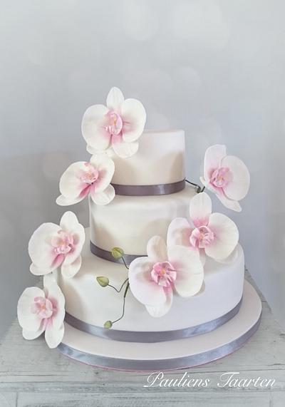 Weddingcake with pink orchids - Cake by Pauliens Taarten