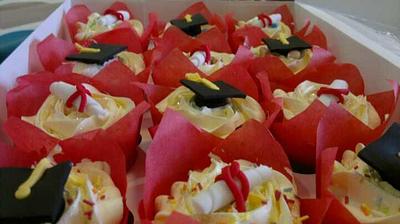 Graduation Cupcakes - Cake by Ninas Cakes
