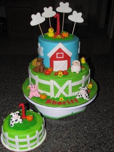 Pin by Samantha Swan on Collin's 1st birthday | Cow birthday parties, Cow  birthday, First birthday cupcakes