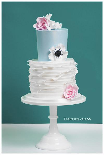 Romantic weddingcake - Cake by Taartjes van An (Anneke)