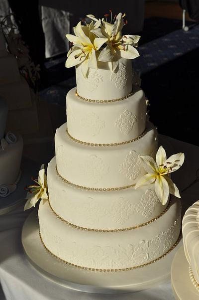 Lily wedding cake - Cake by Joanna Haines