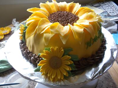 Sunflower Birthday - Cake by CakeJeannie
