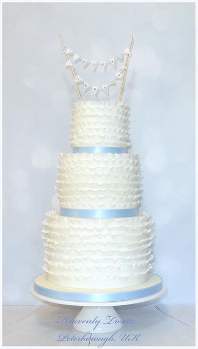 Ruffle wedding cake - Cake by Heavenly Treats by Lulu