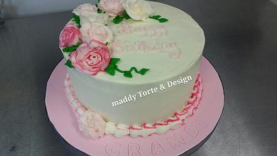 Traditional buttercream - Cake by MADcrumbs