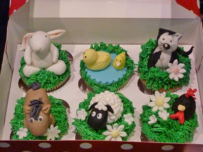 Farm animal cupcakes - Cake by Dawn and Katherine