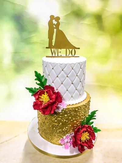 Classic White & Gold - Cake by MUSHQWORLD