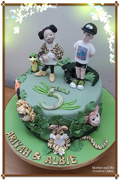 Jungle themed cake  - Cake by Mother and Me Creative Cakes