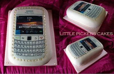 Blackberry bold 9780 with edible diamonds  - Cake by little pickers cakes