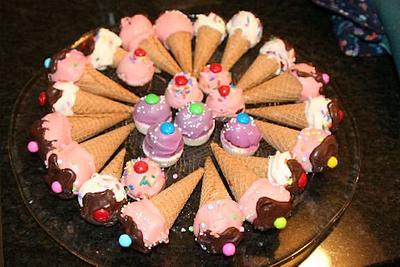 Ice Cream Cone cake pops - Cake by Ansa