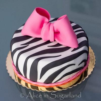 A pink ribbon on a zebra??? - Cake by Chicca D'Errico