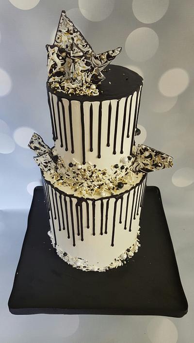 Funky yet Elegant Graduation Cake! - Cake by Candace Linen