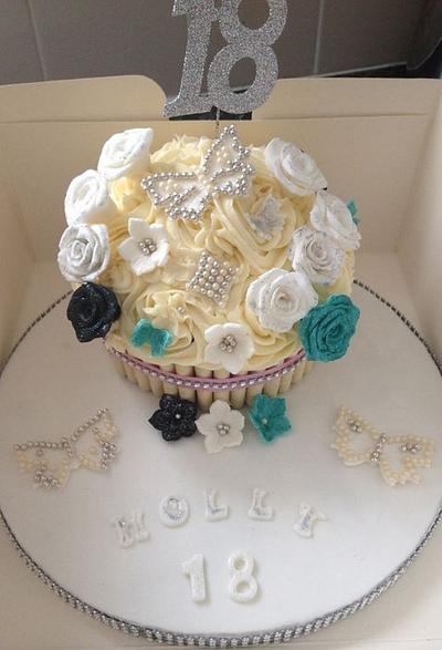 Bling Giant Cupcake - Cake by Paula