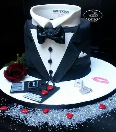 Elegant costume cake - Cake by Fées Maison (AHMADI)