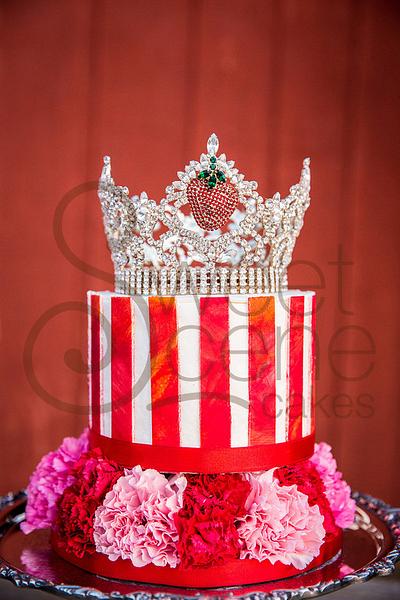 A Cake for a Queen - yes a real one! - Cake by Sweet Scene Cakes