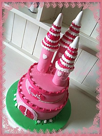 A cake for a Princess  - Cake by Nadine Tyrrell