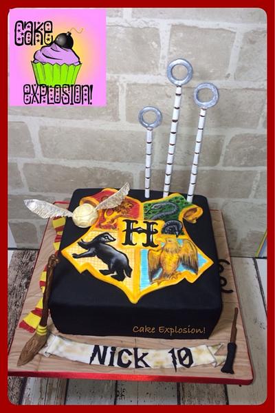 Hogwarts Logo - Harry Potter - Cake by Cake Explosion!