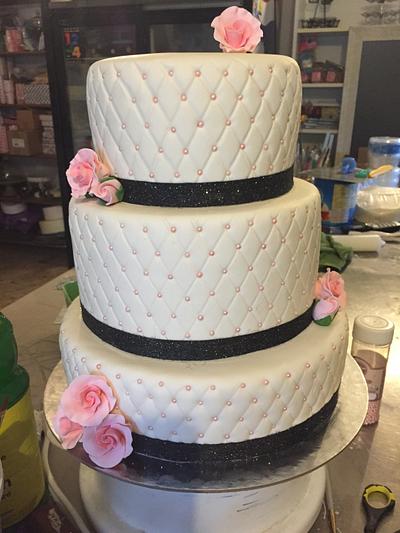 Pretty with pink - Cake by Ediblesins